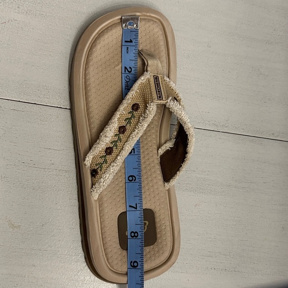 Skechers Women’s Tan & Cream Slip On Split Toe Embroidered Fringe Strap GUC - Picture 11 of 11